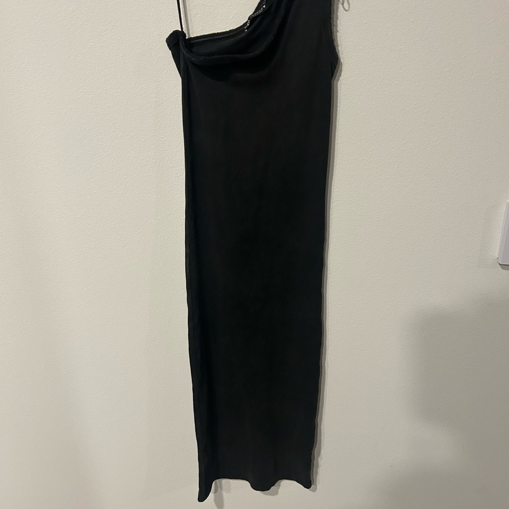 Zara black dress w/One shoulder strap. Size medium.